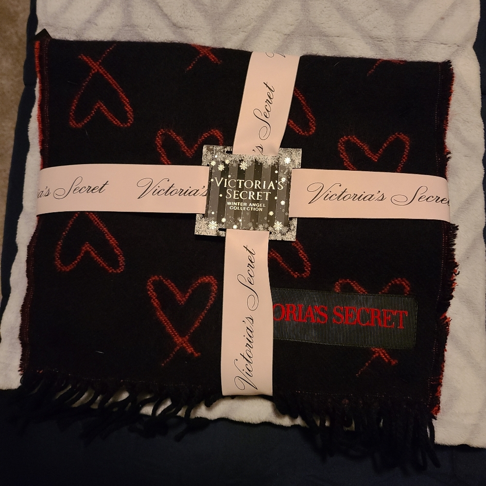 New VS Scarf